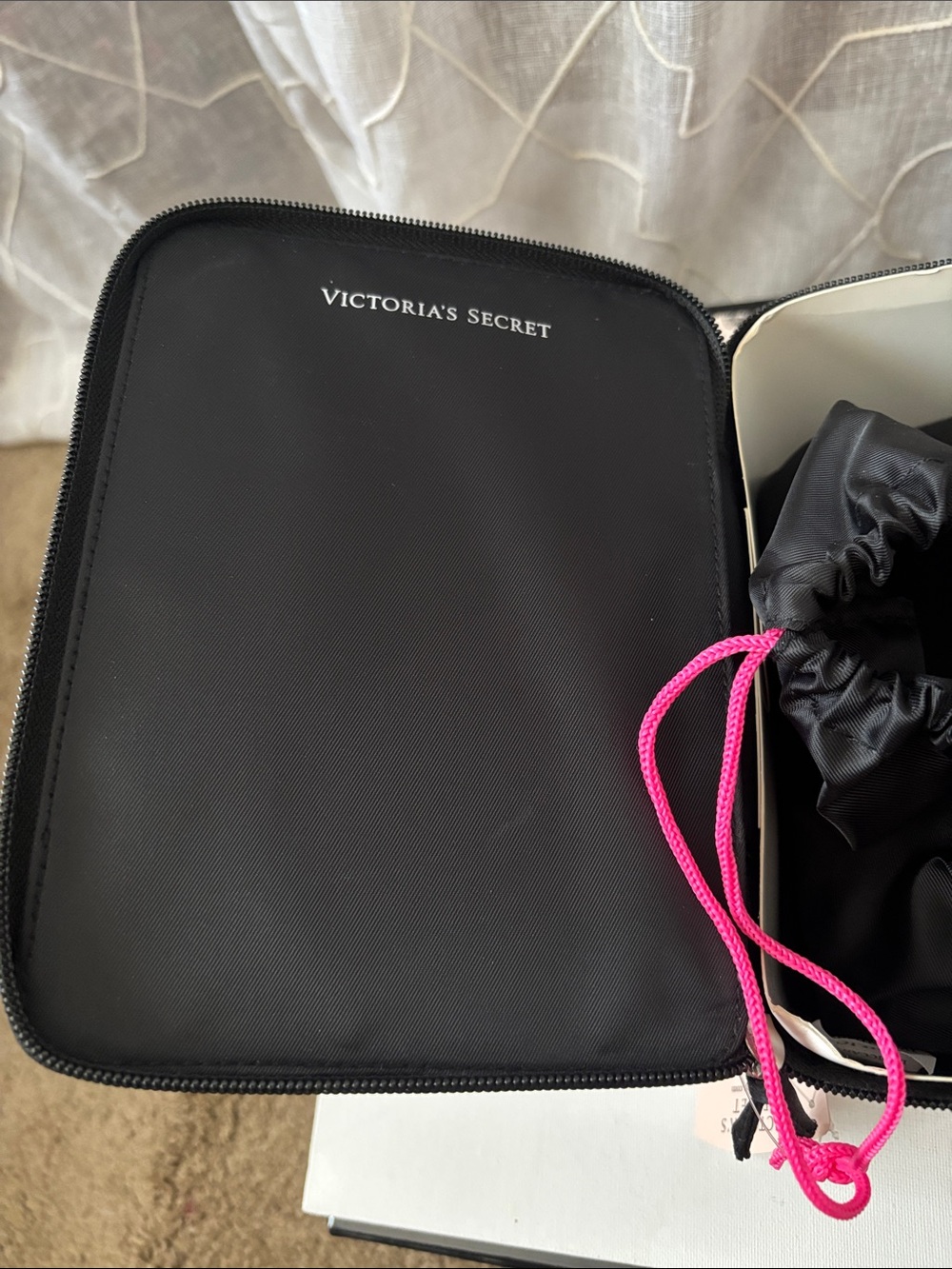 New Victoria's Secret Pink and White Striped Cosmetic Zip Case - Picture 5 of 7